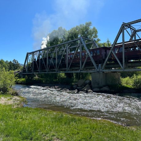 rio chama rv park train and river